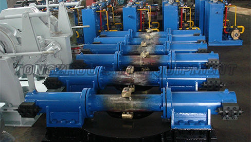 Équipement de direction hydraulique de type fourche